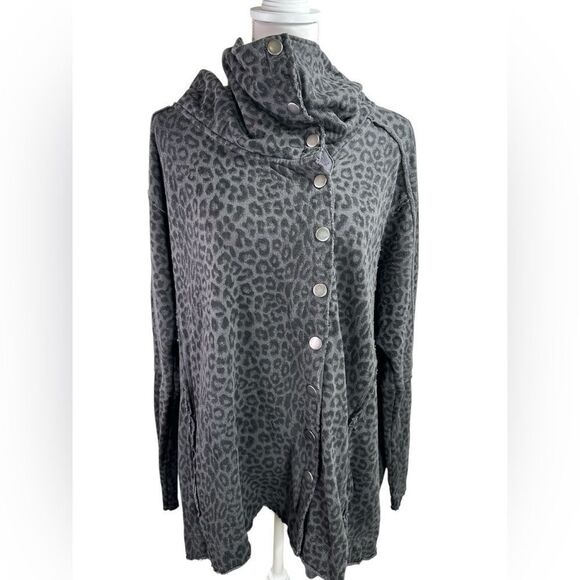 We The Free Medium Cardigan Snap Up Asymmetric Animal Print Gray Leopard Sweater - Picture 1 of 11